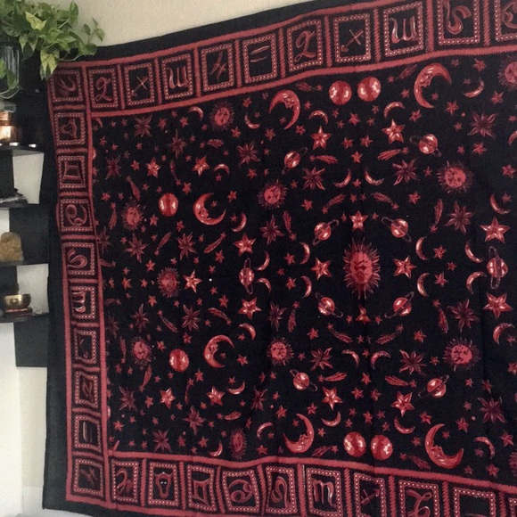 NEW Zodiac Tapestry Red and Black - Picture 2 of 2